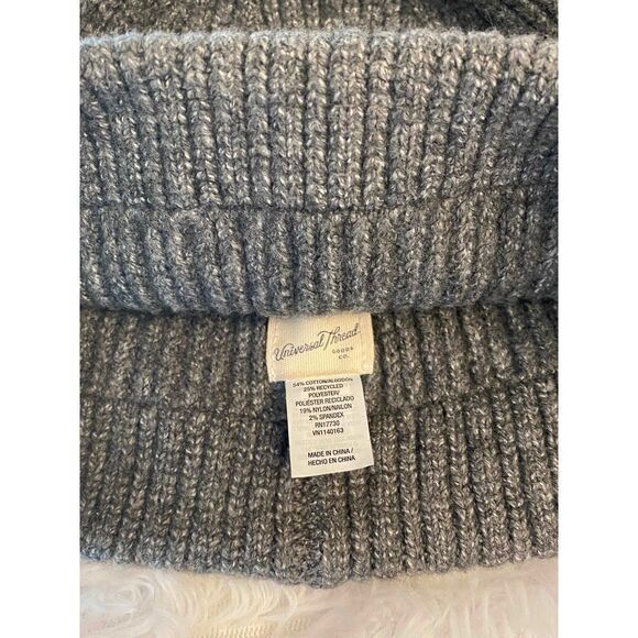 Universal Thread OS Woman’s Cable Knit Gray Beanie - Picture 3 of 3